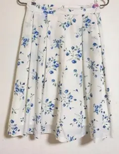 ミッシュマッシュ　膝丈フレアスカート　青　ブルー　花柄のサムネイル