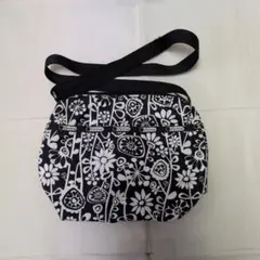 LeSportsac ショルダーバッグ 花柄 ブラックのサムネイル