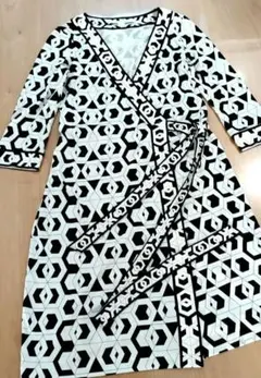 ダイアンフォンファステンバーグ　シルクラップワンピース　サイズ6　モノトーン