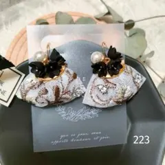 223 インド刺繍リボンタッセル 黒フラワーピアス イヤリング ハンドメイド 秋
