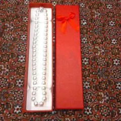 パールホワイトのネックレス、マグネット式留金付き