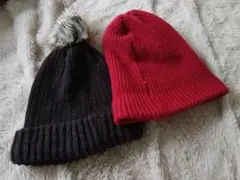 ニット帽2点セット 黒 赤 ポンポン付き