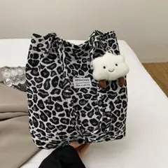【新品】✨ヒョウ柄✨トートバッグ キーホルダー付き✨エコバッグ　平成　90,s
