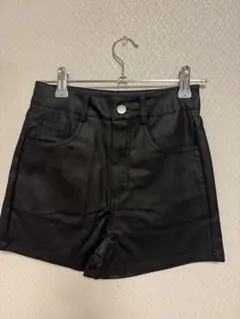 レザーショートパンツ　レディース