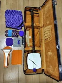 三味線　伝統楽器　撥　ハードケース付き 民謡三味線 総花梨製 三つ折中棹 軽量ハードケース他 豪華13点セット