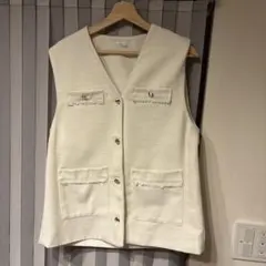 ホワイトノースリーブベスト フリンジポケット付き