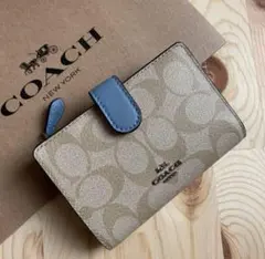 COACH 財布　二つ折り　ライトカーキ×スレート　ブルー　水色
