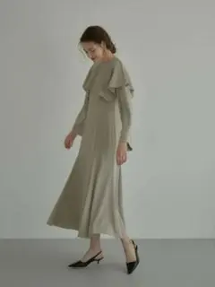 ★試着のみ★　ANDRESD ワントーンケープドレス　サイズM