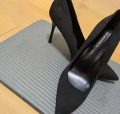 限定価格 ブラックスエードポインテッドトゥハイヒール　ピンヒール　25センチ