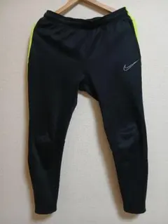 Nike スリムフィット パンツS 黒/蛍光イエロー