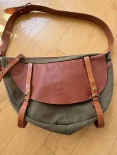 IL BISONTE ショルダーバッグ　ボディーバッグ