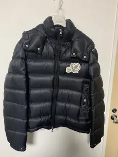 MONCLER ブラック ダウンジャケット フード付き