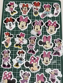 ディズニーキャラクターミニーちゃんシール２２枚セットＢ