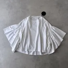 美品 25SS コグザビッグスモーク LAURA ギャザースリーブトップス 