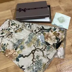 新品タグ付き　太湖雪　シルクスカーフ　高品質素材のサムネイル
