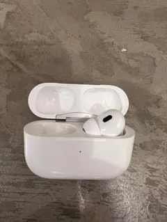 AirPods 本体 ホワイト 充電ケース付き　右耳ジャンク