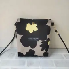 ハンドメイド ちょっとそこまでショルダー 北欧フラワー グレー×黒のサムネイル