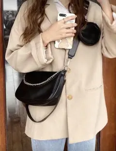 ブラック メタルチェーン付きショルダーバッグ ミニポーチ付き