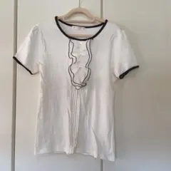 フリル付きボタンデザイン ホワイトTシャツ