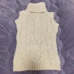 アイボリー ケーブルニット タートルネック ベスト