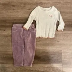アイボリー長袖トップスとパープルパンツセット