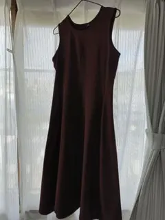 UNIQLOブラウン ノースリーブ ひざ丈ワンピース丈短め