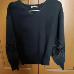 favori 濃緑 Vネック ニット 袖レース　秋冬