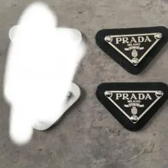 PRADA トライアングル型デコレーションパーツ 4点セット　カボション