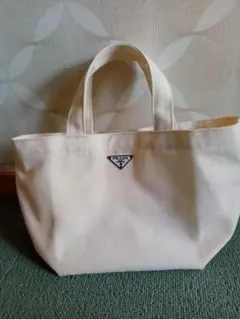 松*代様 PRADA ノベルティトートバッグ✨ホワイト《箱付》エコバッグ　レア