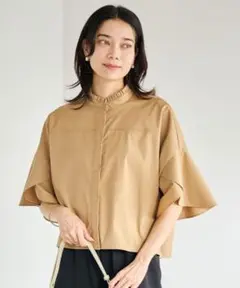 フレアスリーブクロップドシャツ