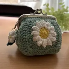 ハンドメイド　かぎ編みがま口ポーチ　小銭入れ　モチーフ編み　グラニースクエア