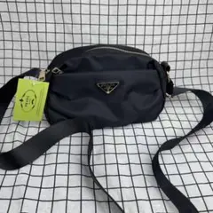 PRADA ブラック ショルダーバッグ ナイロン 三角口ゴ ノベルティ