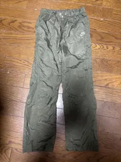 Nike 軽量オリーブグリーンパンツ