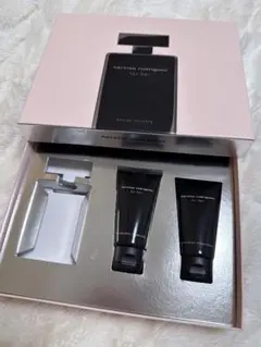 り*ー様 Narciso Rodriguez ボディローション シャワージェルのサムネイル