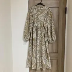 レトロガール　幾何学模様 長袖フレアワンピース