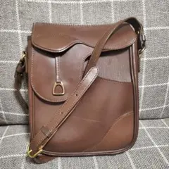 美品 鞄いたがき itagaki 鞍ショルダーバッグ 縦型 名入 定価8.8万円