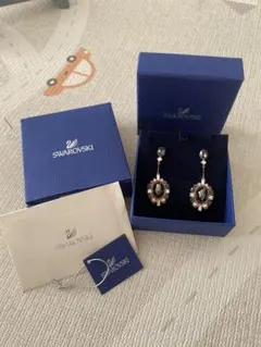 Swarovski ピアス