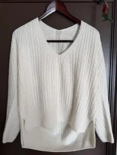 【美品】ユナイテッドアローズ　アイボリー Vネック ケーブルニット