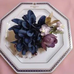 紺色とくすみカラーのコサージュ 　ハンドメイド