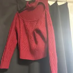 オフショルダー レッドニットセーター