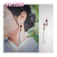 【1286】アクリルビーズとタッセルのピアス