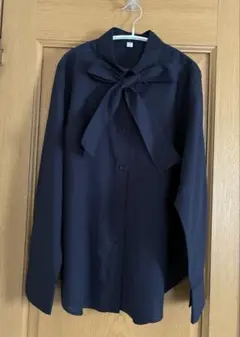 ⭐️お値下げ❣️タグなし新品【GU】リボン付きネイビーシャツ★S