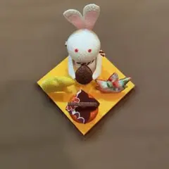 蓮の実飾り：うさぎのかくれんぼ ちりめん細工 - メルカリ