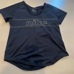 Nike DRI-FIT ネイビートップス