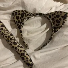 ヒョウ柄のカチューシャとしっぽ 2点セット