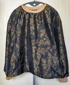 大島紬リメイクトップス　ブラック✖️ゴールドの花柄　襟袖リブのロンT風