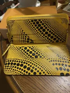 希少 LOUIS VUITTON ルイヴィトン 草間彌生 二つ折り財布 ドット