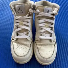 Nike Air Jordan 1 Mid ホワイト 6Y 24センチ