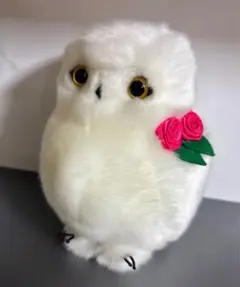 フクロウぬいぐるみ 白　花付き