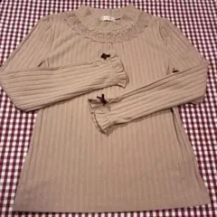 axes femme アクシーズ　薄ピンクトップス　リブプルオーバー　ビジュー